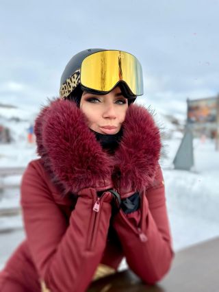 Hodilo se mě to barevně na profil uzavřít burgundy Ski řádek🤣🤣 Dnes skrz hromadu práce se nám zse nepodařilo ráno být na...